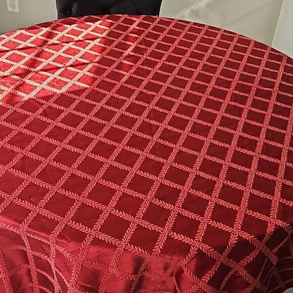 Lenox American By Design Round Tablecloth Red 70" - Picture 4 of 16